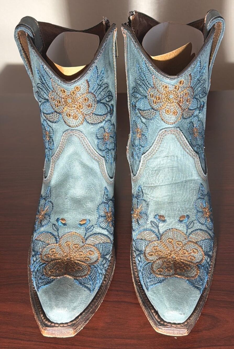 Women Circle G by Corral LD Blue Jean Denim Flowered Embroidery Boots Size 8